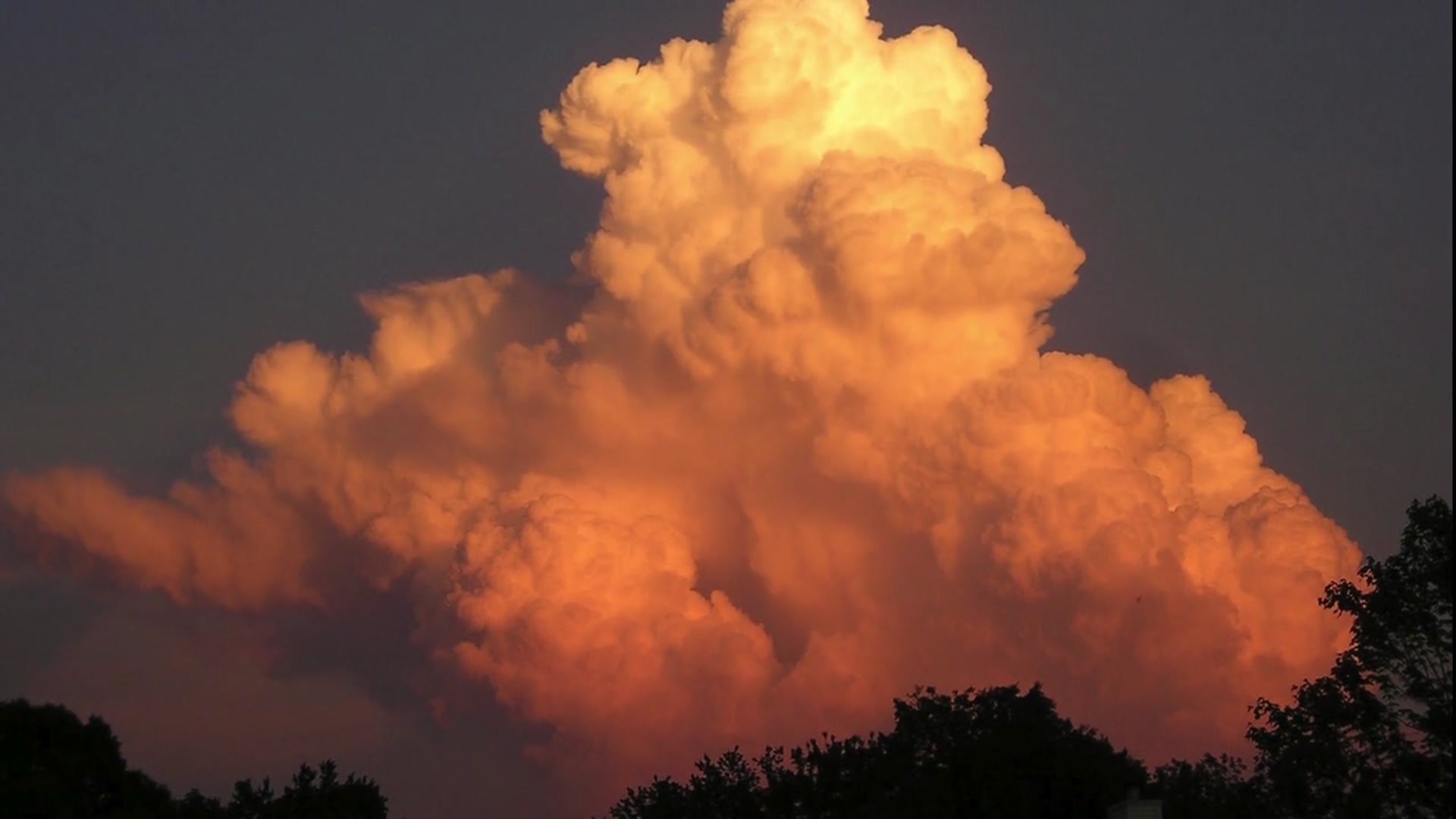 Step 5 — Color gradation and eastern light effects (video frame from the lesson)